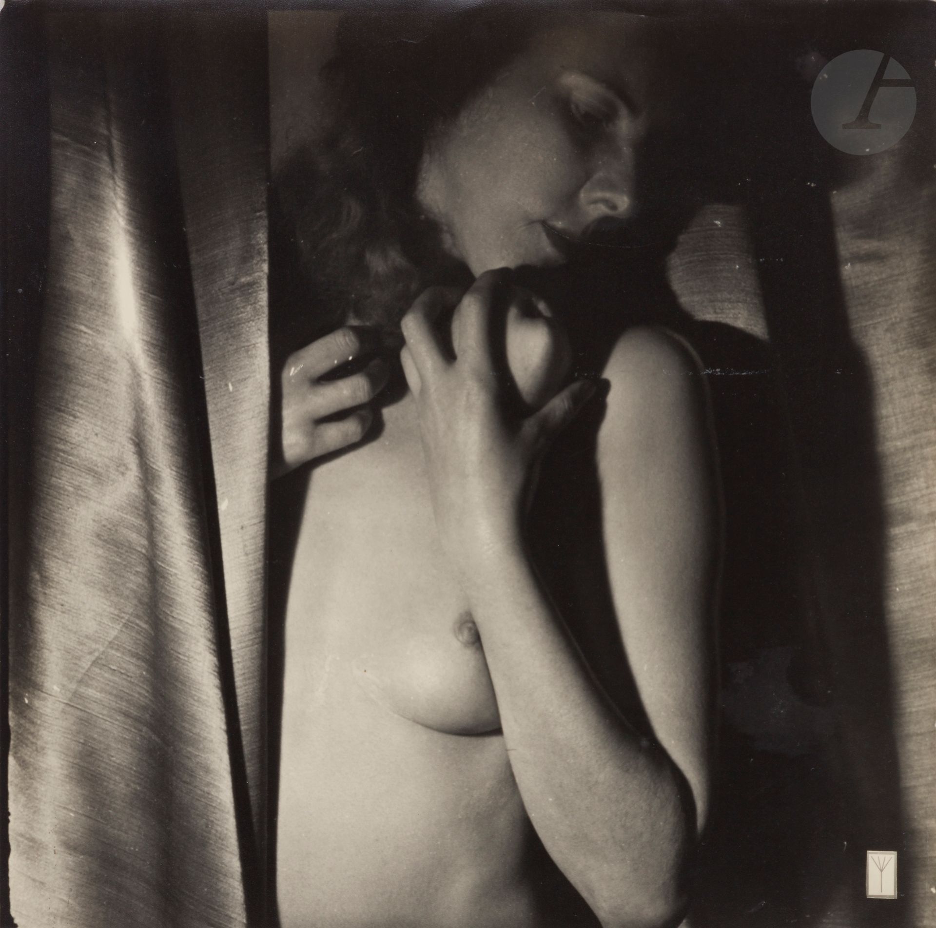 Null 维利-泽尔克(1902-1989)
女性裸体（Leni Riefenstahl？）与苹果，约1930年。 
Agfa纸上的复古银版画，在右下角的空白处&hellip;