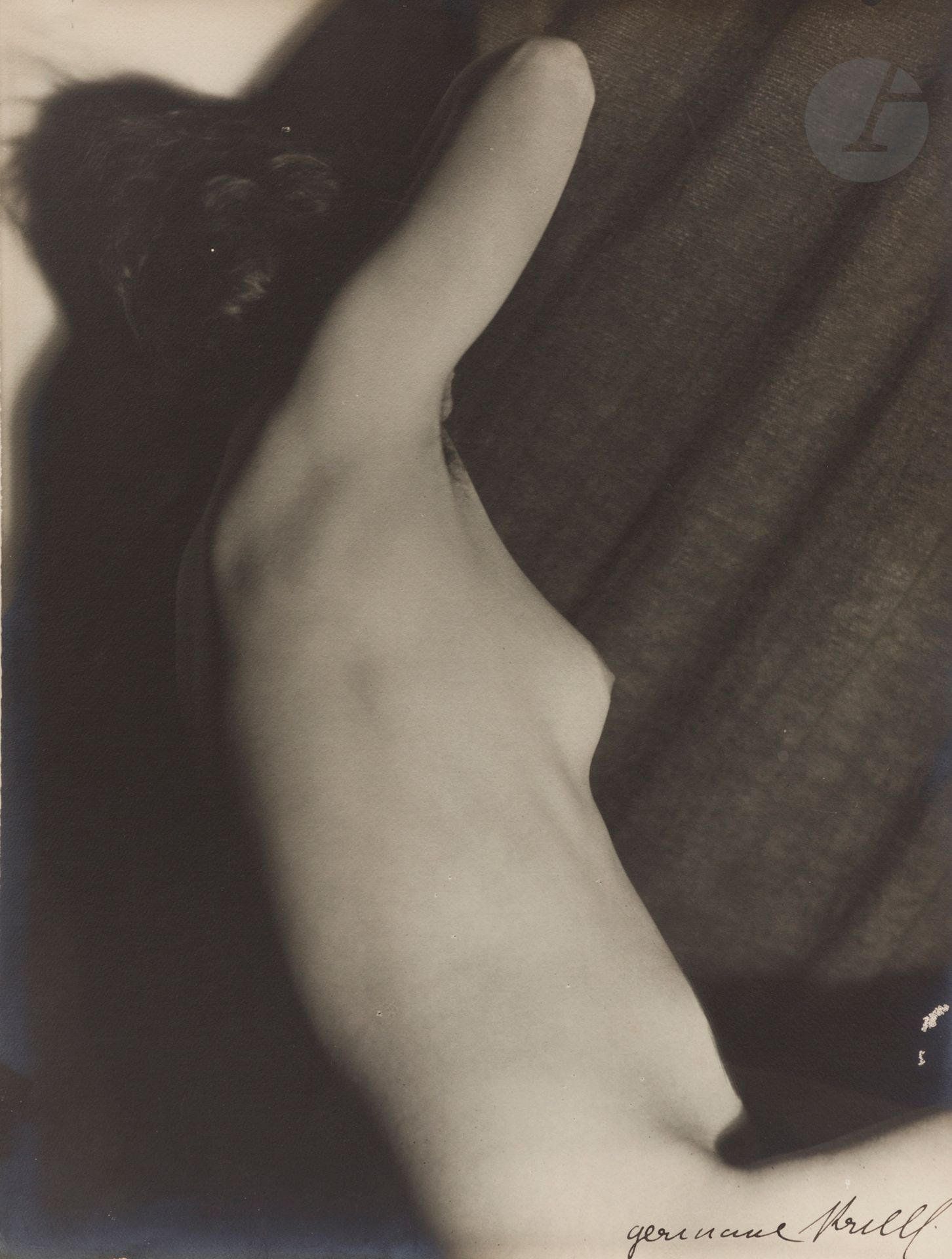 Null 杰曼-克鲁尔 (1897-1985)
女性裸体[手臂抬起]，约1930年。
银版画，右下方有墨水签名。背面有标签 "Juan-les-Pins - 1&hellip;