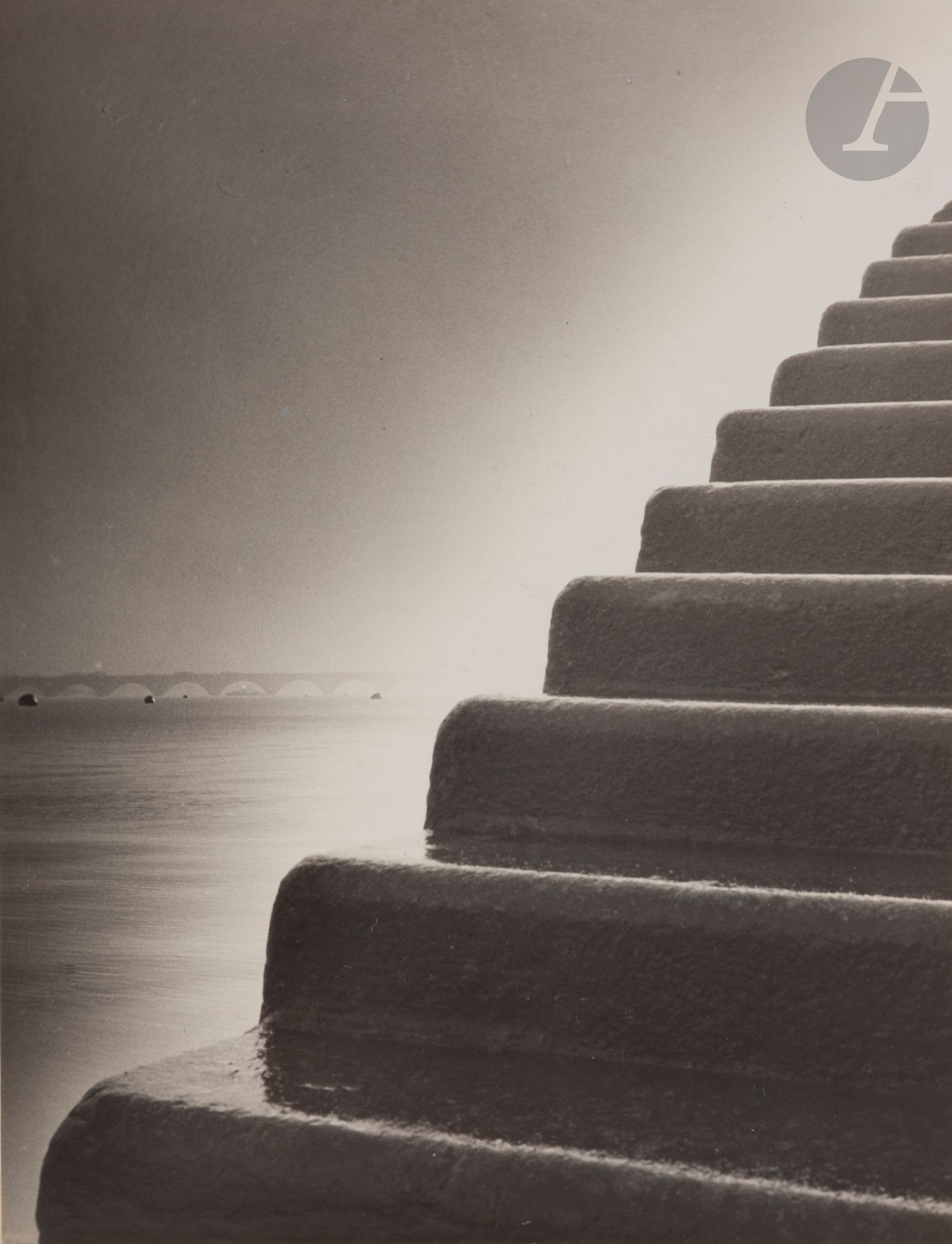 Null Jean Moral (1906-1999)
Staircase. Bordeaux, 1931. 
Vintage silver print, mo&hellip;
