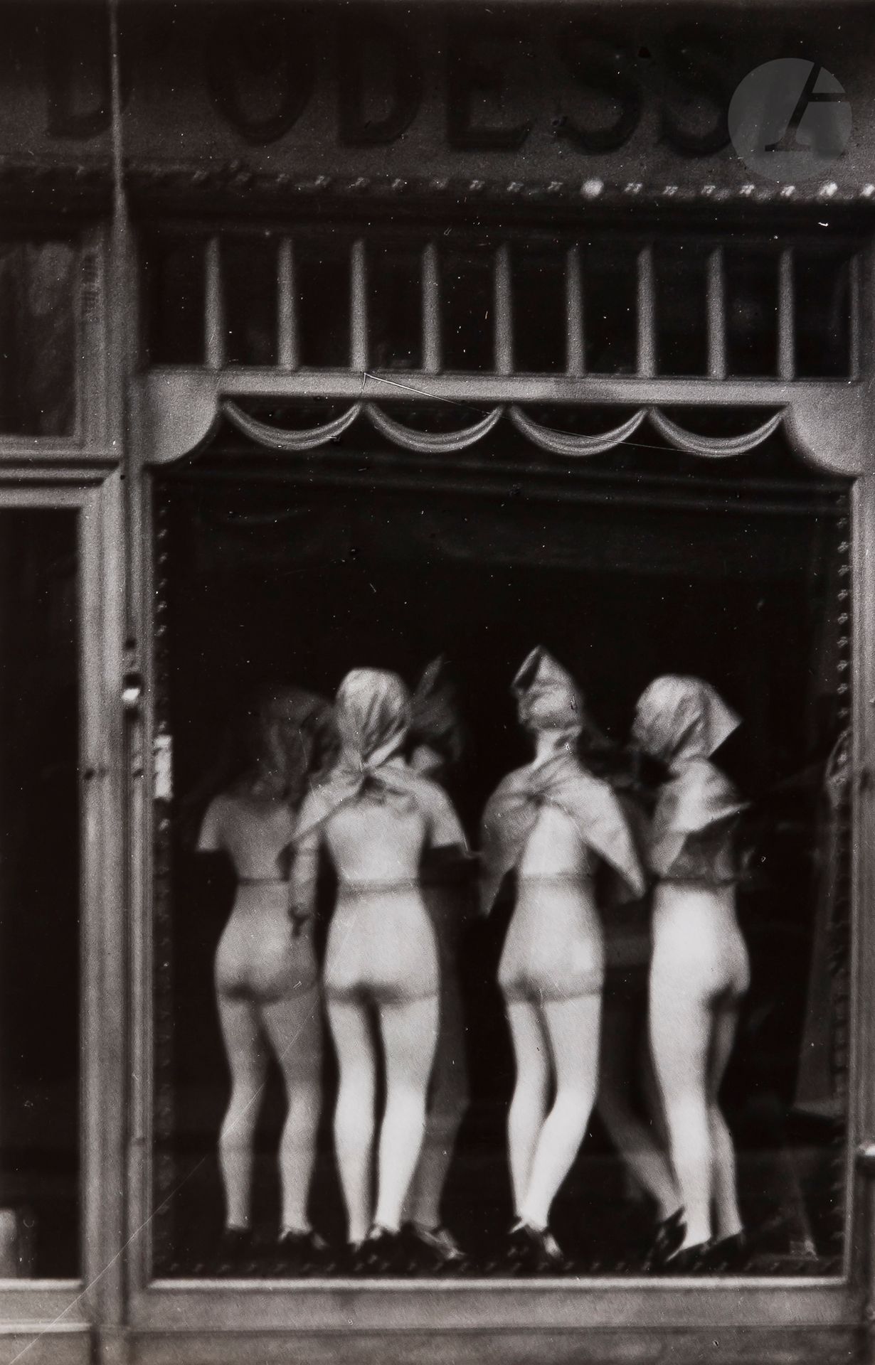 Null 安德烈-凯尔泰斯(1894-1985)
橱窗装饰。巴黎，1925年。 
银质印刷品（约1965年）。盖有 "摄影：安德烈-凯尔泰斯 "的印章，背面有摄&hellip;