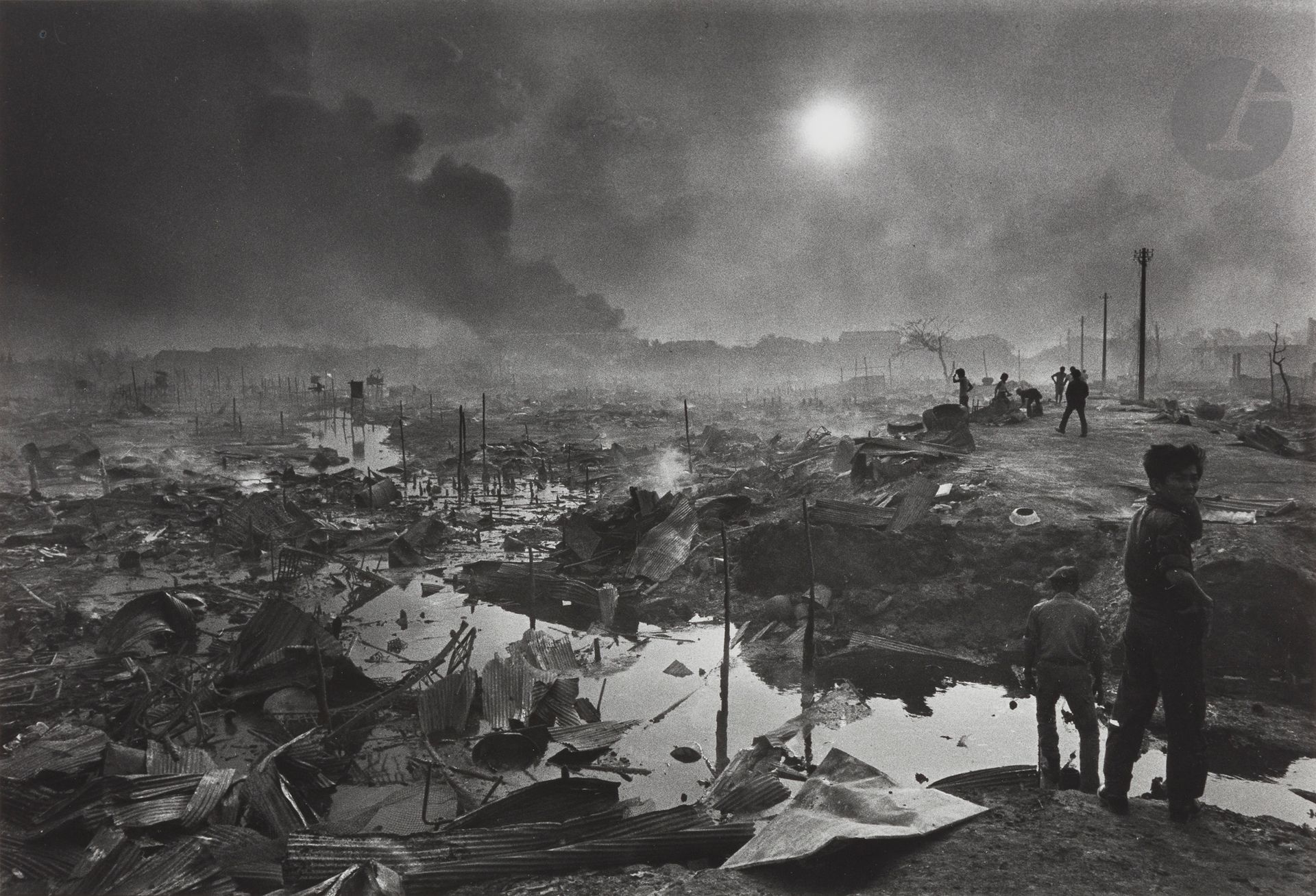 Null Christine Spengler (1945)
Bombardierung von Phnom Penh. Kambodscha, 1975.
S&hellip;