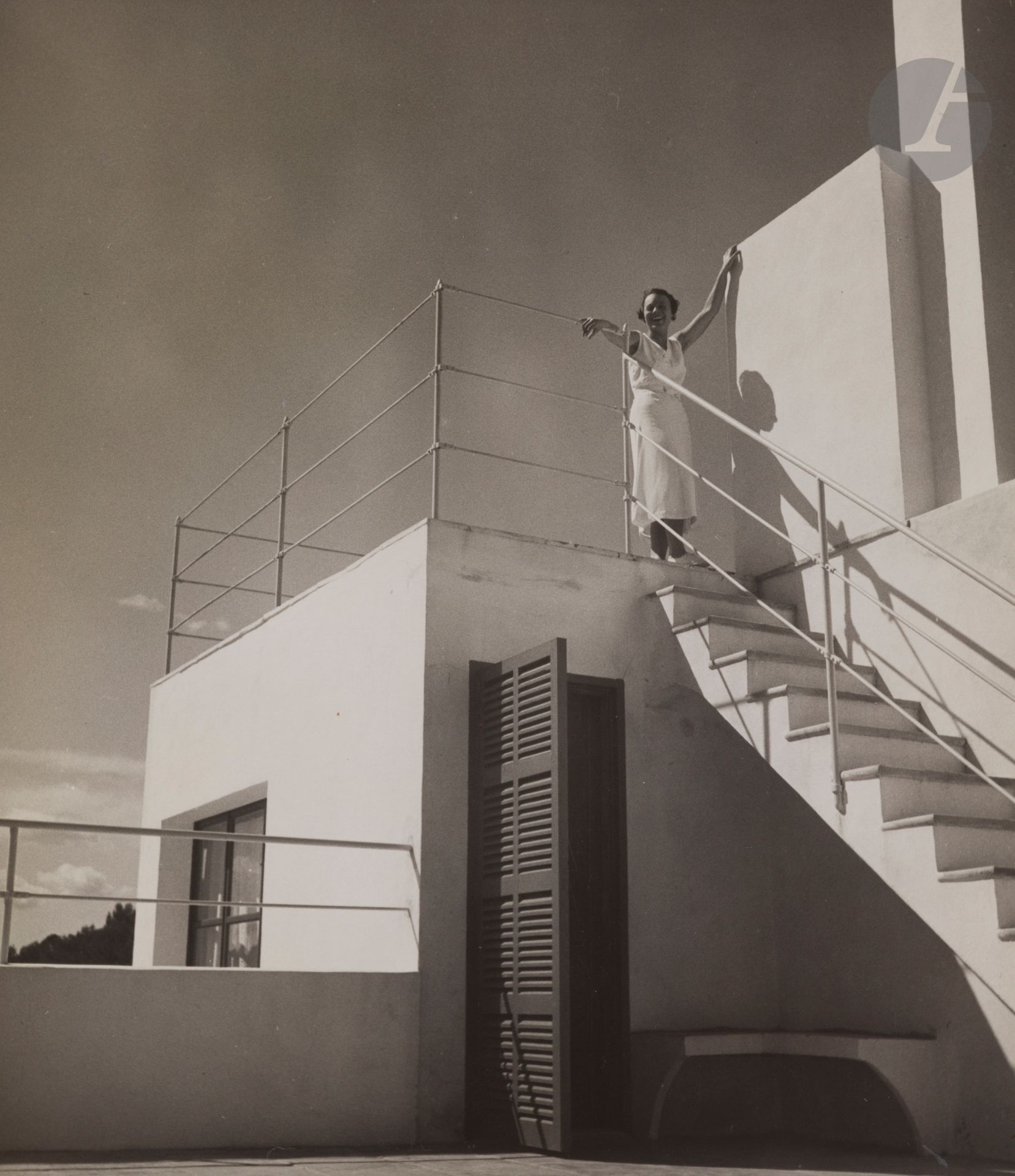 Null 让-莫拉尔(1906-1999)
雷纳尔多-卢萨的别墅。马略卡岛福门托尔，1933年。 
朱丽叶在楼梯的顶端。 
复古银版画，装裱在卡片上，右下方有铅&hellip;