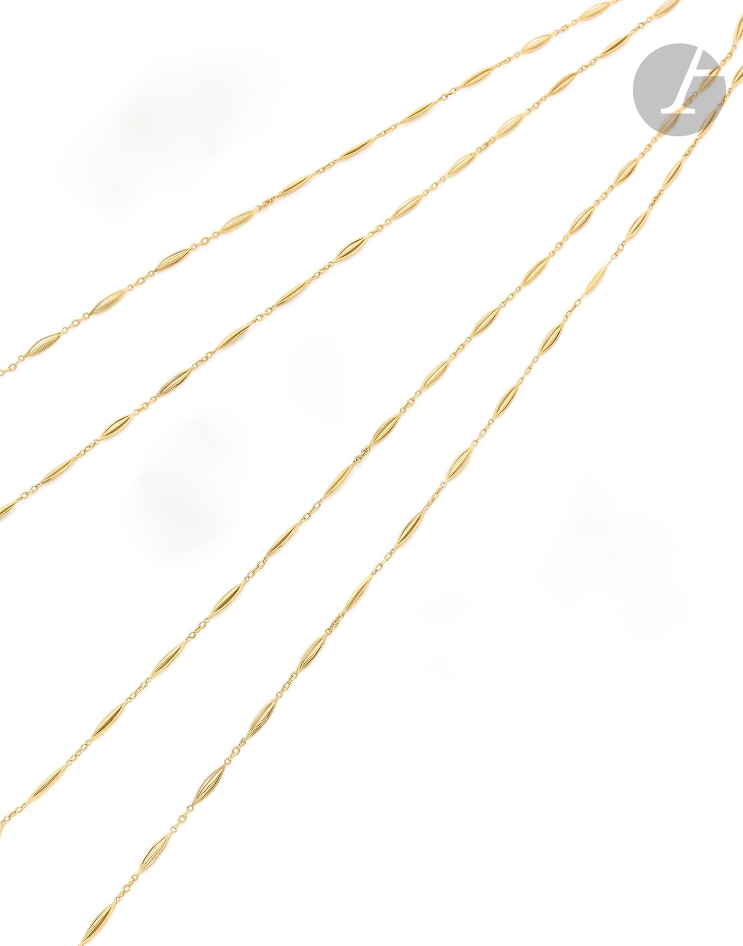 Null 18K（750）金锥形链节长项链。20世纪初的作品。长度：约154厘米。重量：50.9克

20世纪初的长链