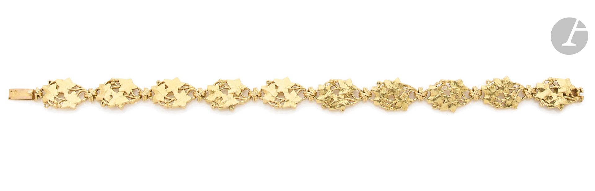 Null Gold bracelet 18K (750), articulated links pierced and chased ivy leaves. F&hellip;