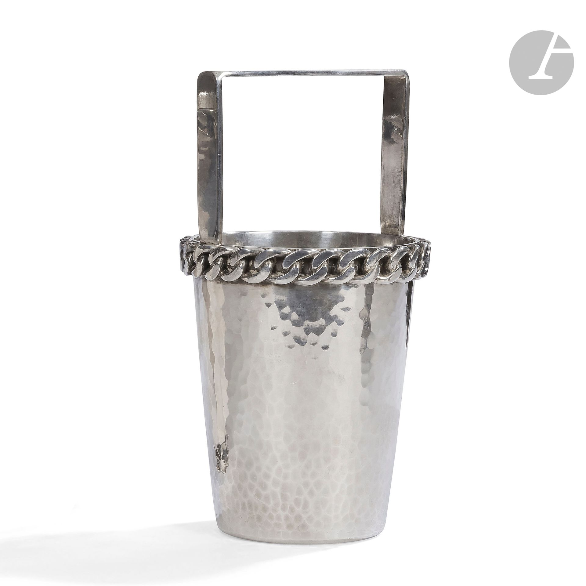 Null JEAN DESPRÉS (1889-1980)
Ice bucket. 
The truncated cone-shaped body featur&hellip;