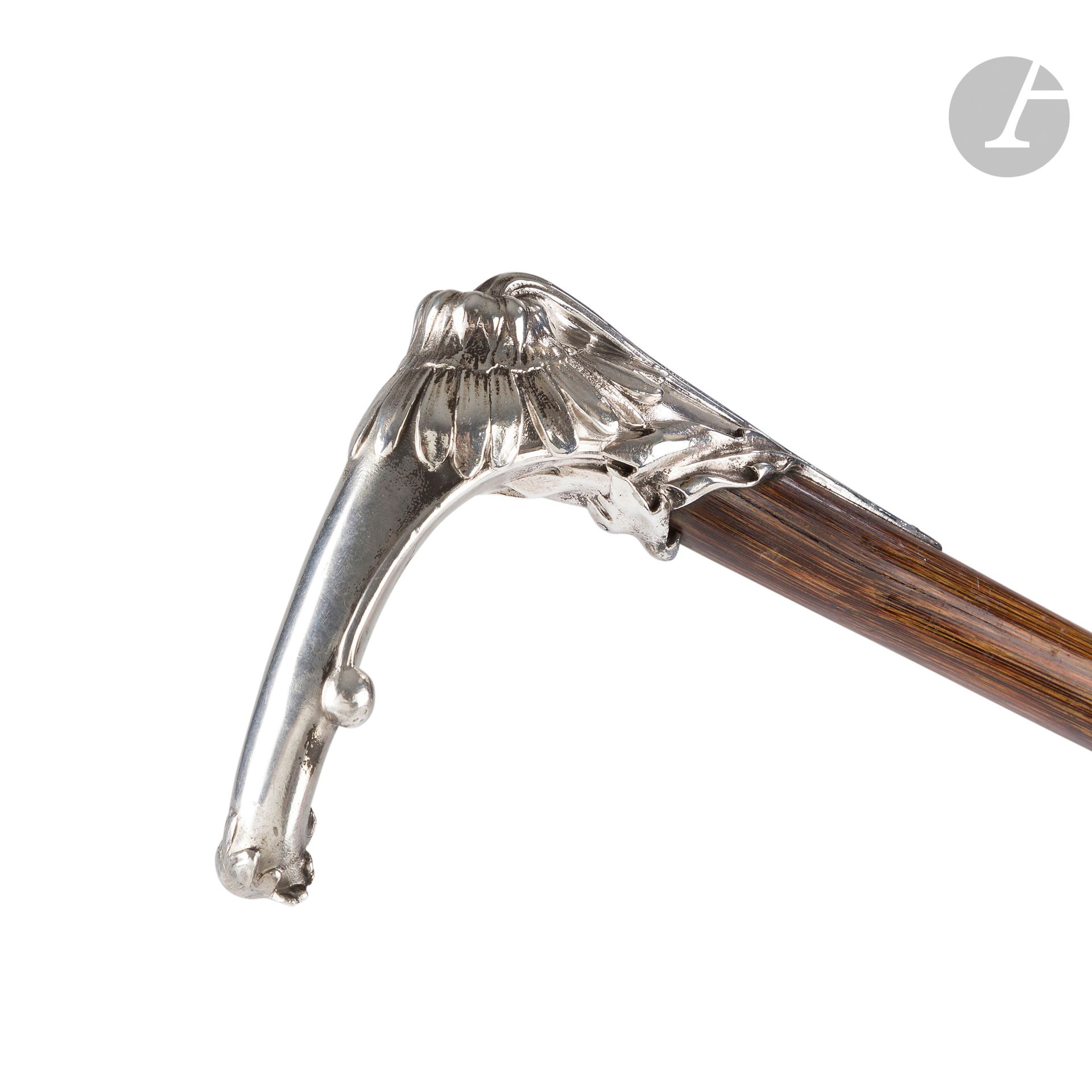 Null 勒内-拉利克(1860-1945) 
玛格丽特》，约1895-97年，很可能是唯一的作品
罕见的手杖旋钮。
银质。
与它原来的瓦卡普手杖一起出售。
在&hellip;