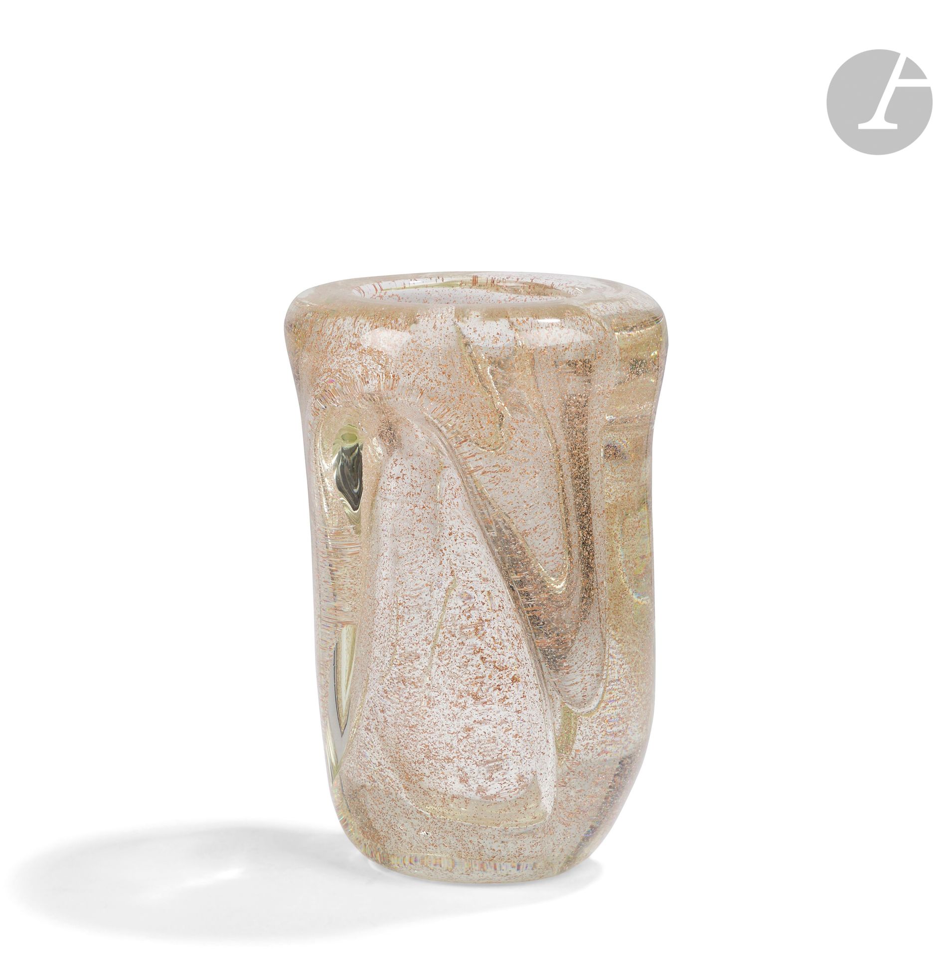 Null 安德烈-图雷(1898-1965)
自由形式
热塑的花瓶。 
玻璃证明装饰有金珍珠的内涵。
底部下方有签名A.THURET在底座下面的点上。
高度：2&hellip;