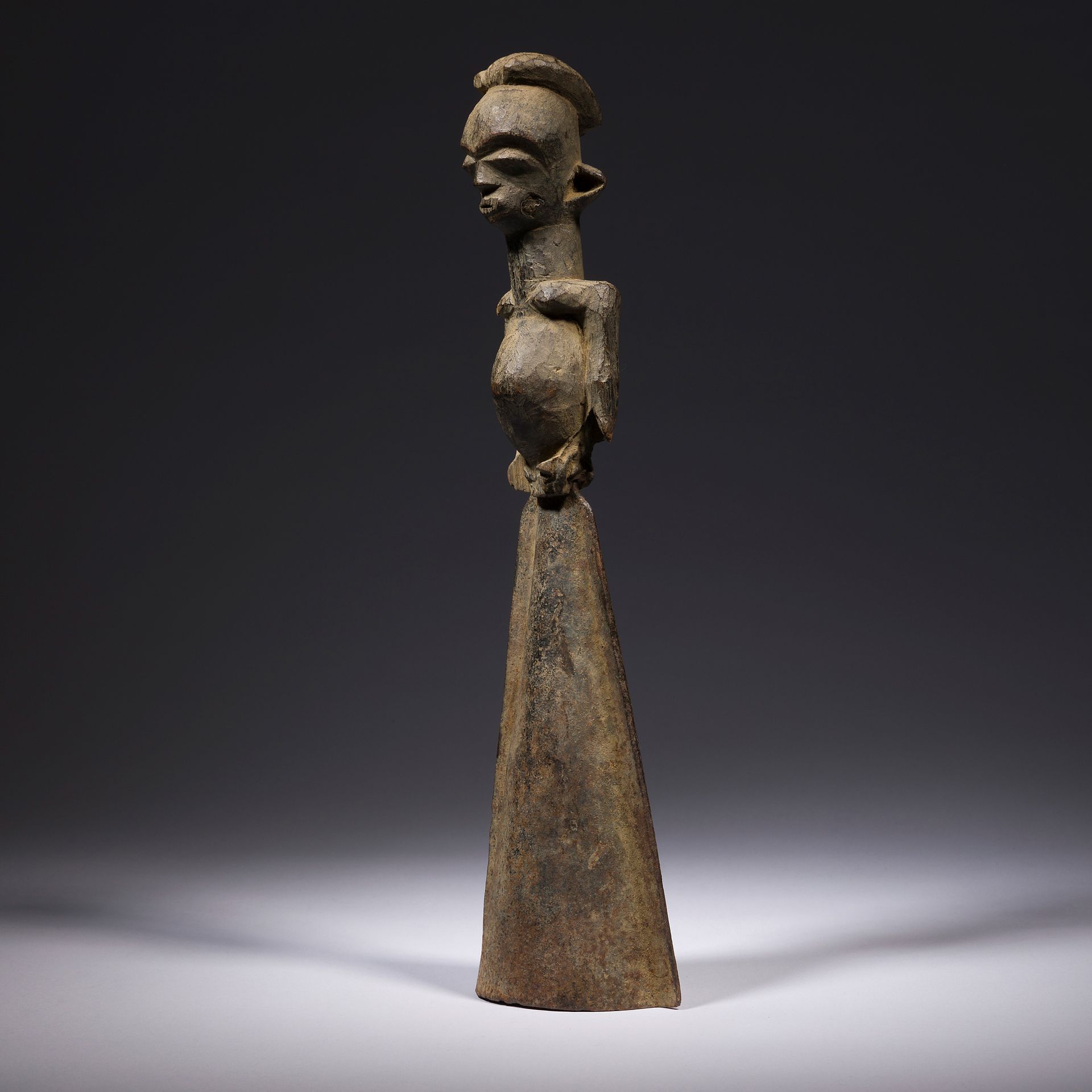 Null A mochengé bell with a handle carved with a rare representation in bust, pr&hellip;