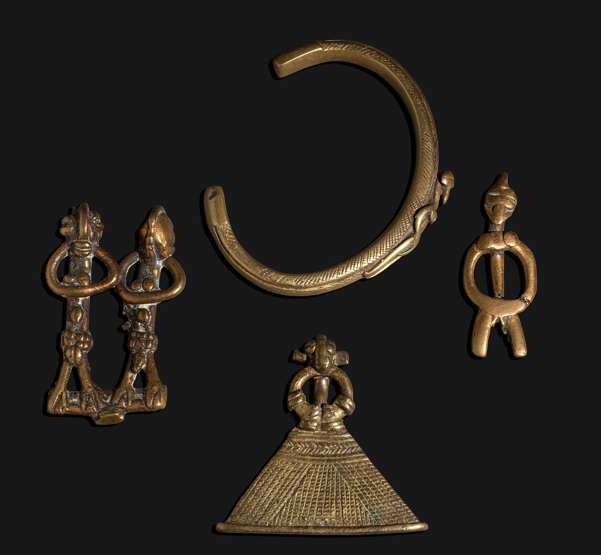 Null Un lot réunissant trois anciens pendentifs anthropomorphes classiques, dont&hellip;
