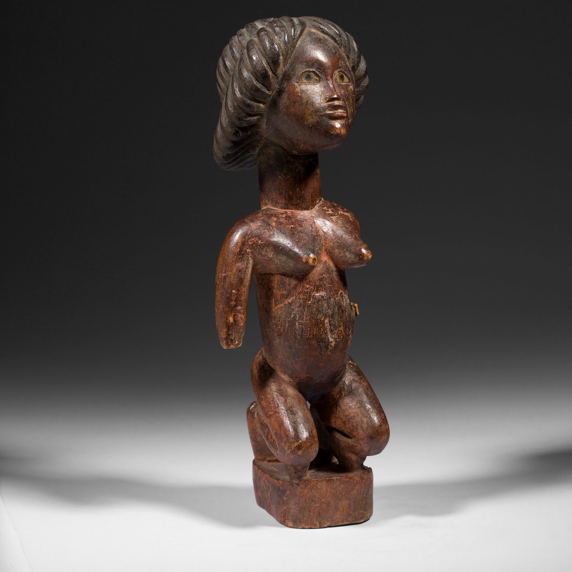 Null Un'antica e bellissima statuetta femminile, che porta un antico reliquiario&hellip;