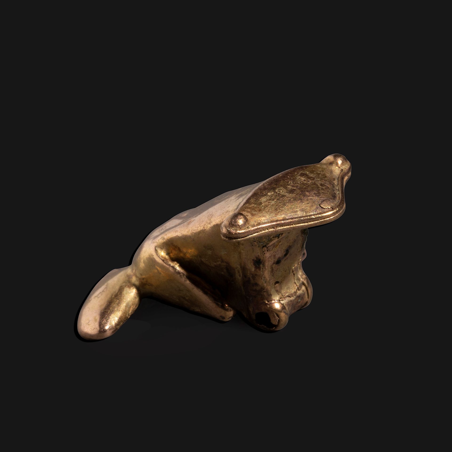 Null 一个可爱的微型吊坠，以前是项链的一部分，形状是一只青蛙。 

韦拉瓜斯、科克莱或奇里基文化，约公元900至1500年，哥斯达黎加或巴拿马

Tumba&hellip;