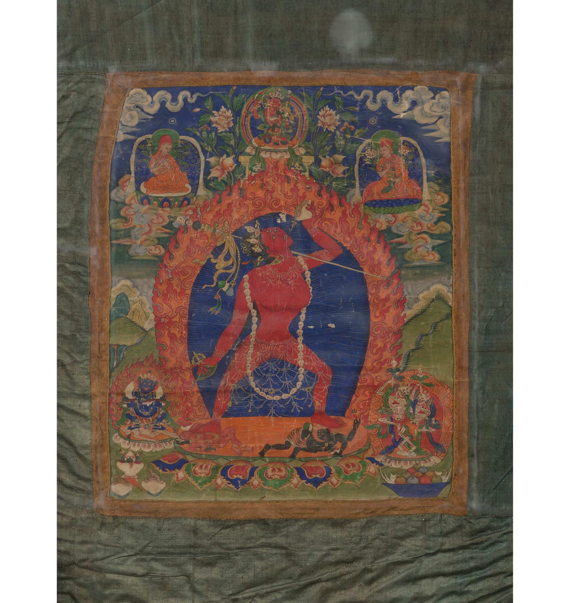 Null 一幅表现金刚亥母的唐卡

西藏，约1900年。

布料，颜料，原样，玻璃下装裱。

76.5 x 54.5厘米



出处 ：

维诺-波斯特里收藏，&hellip;