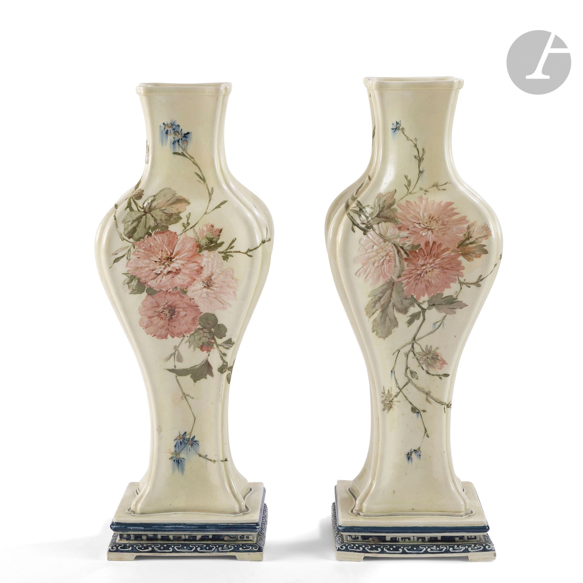 Null HAVILAND & COMPANY
Hollyhocks
Pair of important flat baluster vases treated&hellip;