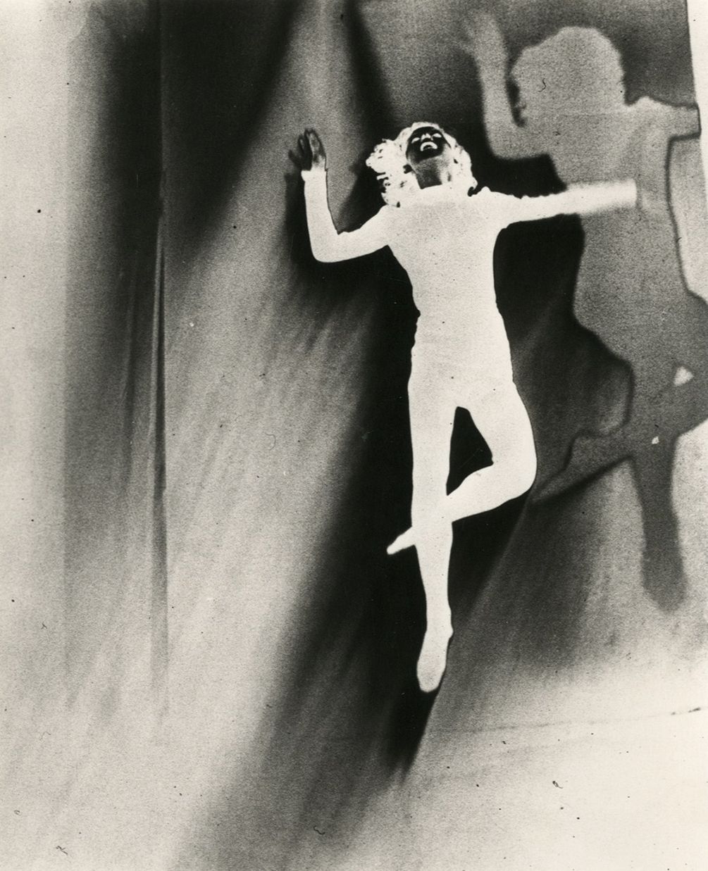 Null Maurice Tabard (1897-1984)
Dancer (solarized negative), 1948.
Silver print &hellip;