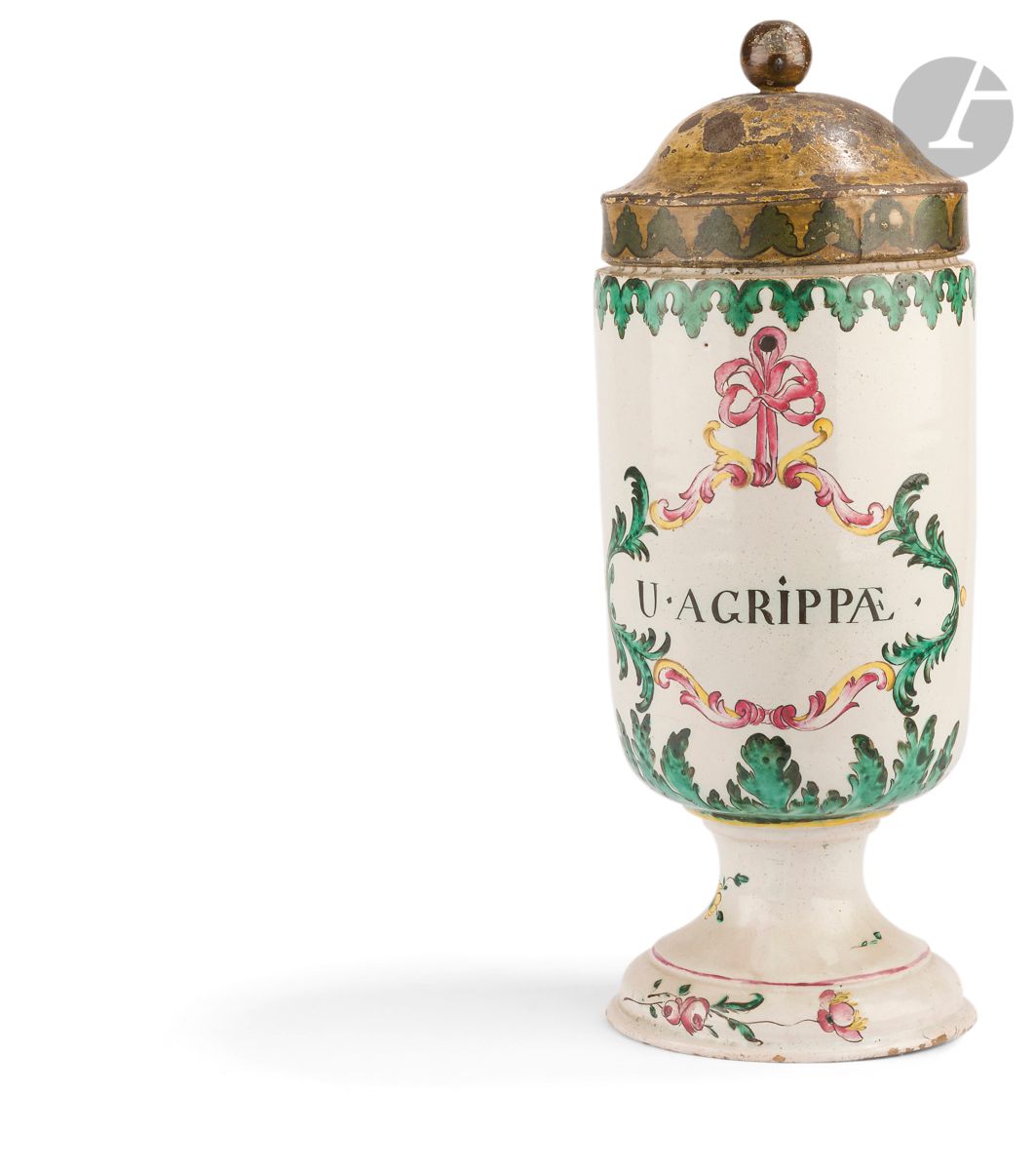 Null 萨沃纳
四个陶制药店罐子，有多色装饰的药品铭文的罗盖尔卡特尔，边缘的叶子楣。
博塞利制造。
18世纪。 
盖子是用金属板画的。
高：32厘米
一个损坏&hellip;