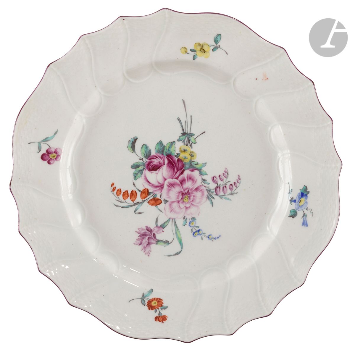 Null Tournai
Plate with contoured edge in soft porcelain with basketry motifs an&hellip;