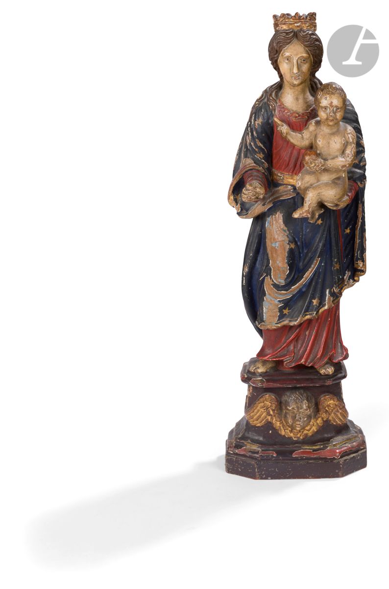 Null 胡桃木雕刻、多色和镀金的圣母和圣婴，方形底座上有小天使。
17世纪
高：59厘米
(多色修复，事故，圣母的头部修复，右手的属性缺失)
