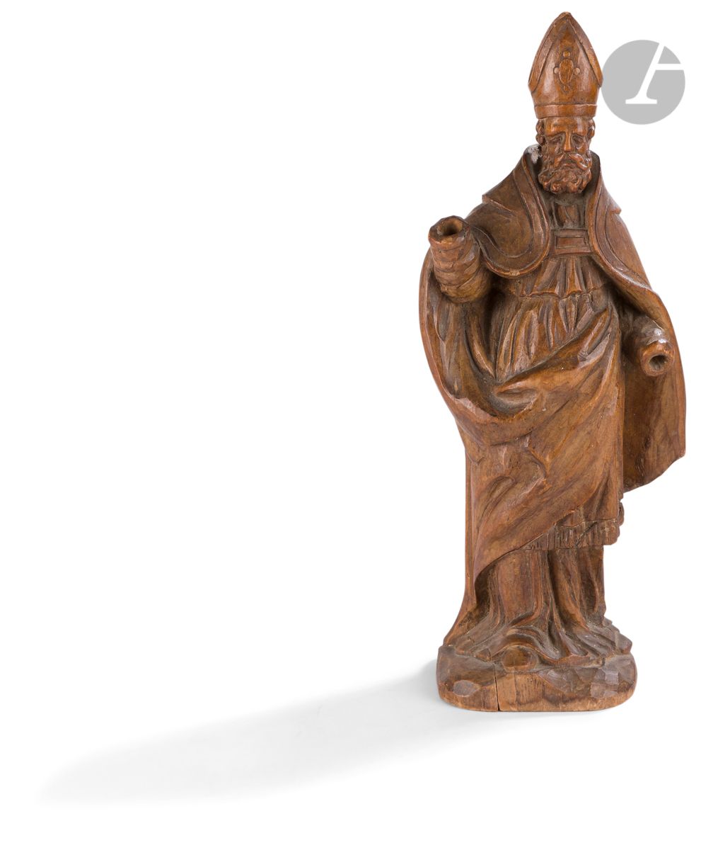 Null Saint Bishop in walnut carved in the round.
18th century
H : 31 cm
(visible&hellip;