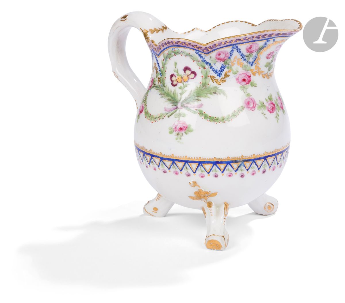 Null Sèvres
Pot à lait à trois pieds en porcelaine tendre à décor polychrome de &hellip;