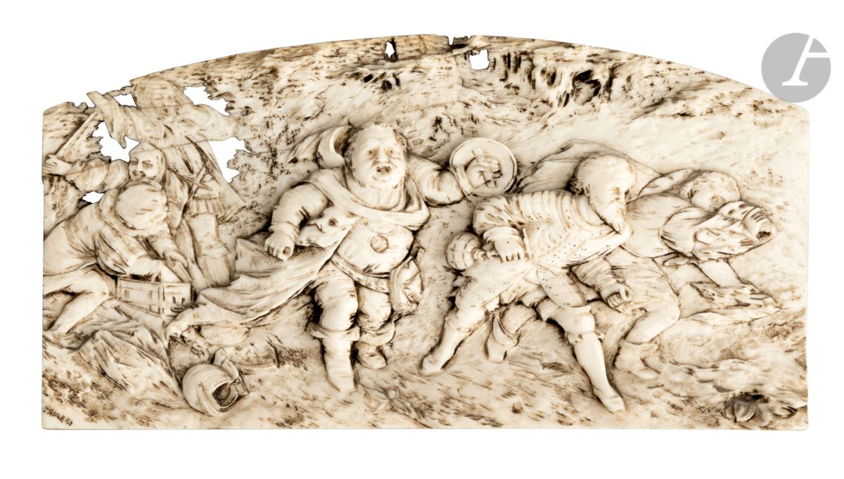 Null Plaque en ivoire sculpté en bas-relief d’une scène de bataille, signée en b&hellip;
