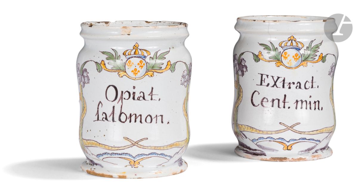 Null 内韦尔
两个圆柱形的陶制药罐，上面有多色的铭文装饰 提取。Cent.Min和Opiat Salompon的刻字，周围是蛇和康乃馨，上面是法国的徽章。
&hellip;