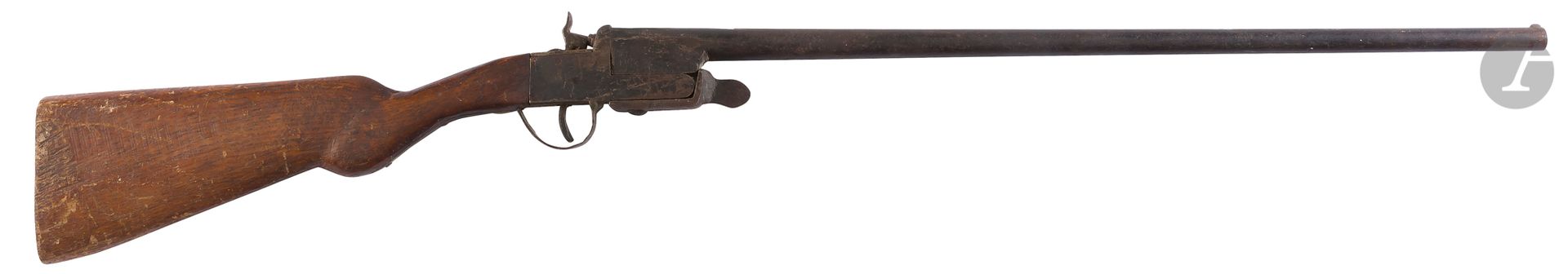 Null 古代手工制造的霰弹枪，中央打击乐器，一发子弹，口径20。
枪管下有钥匙开口。胡桃木半手枪式枪托。
大约在1890年至1900年。