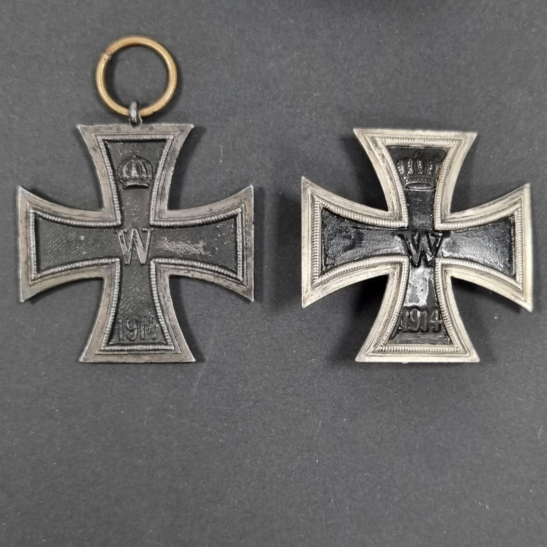 Null 德国 
铁十字勋章 
- 一等十字勋章（1914年）。磁性中心。油漆修饰和后来的附件。41毫米 
- 二等铁十字勋章(1914年)。非磁性中心。由轻质&hellip;
