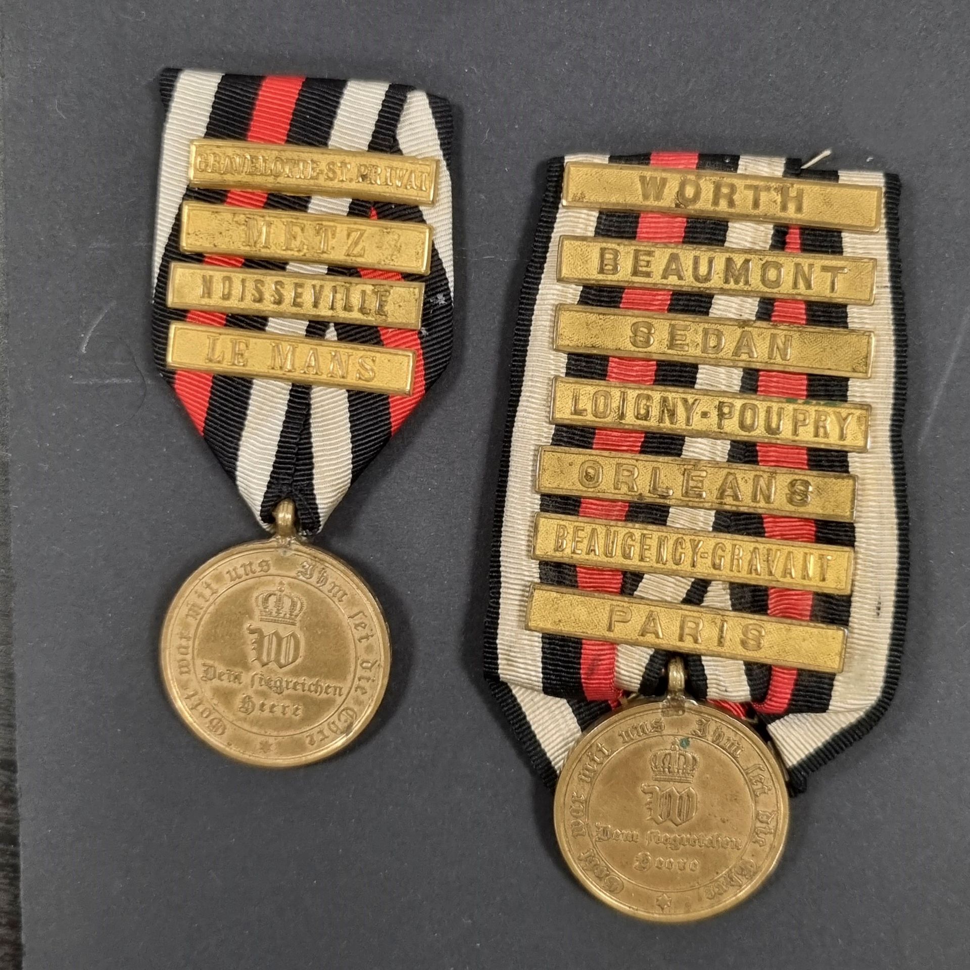 Null 普鲁士 
1870-1871年战争的两枚纪念章，为铜制的战斗员：
- 丝带安装在纸板上，有七个扣子 
"价值"、"博蒙"、"轿子"、 
"Loigny&hellip;