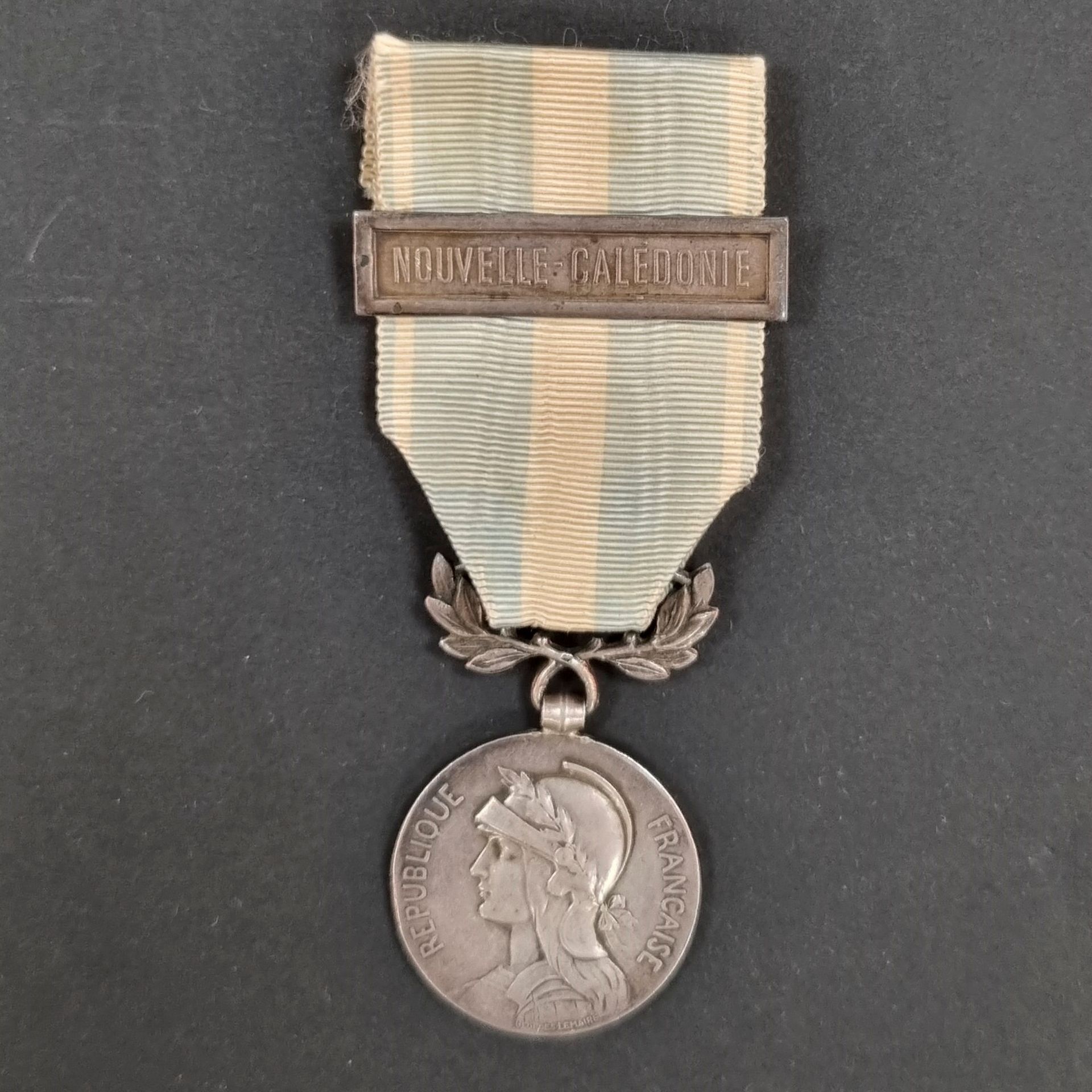 Null FRANCIA 
MEDALLA COLONIAL
Medalla colonial del 1er tipo.
Ficha de plata de &hellip;