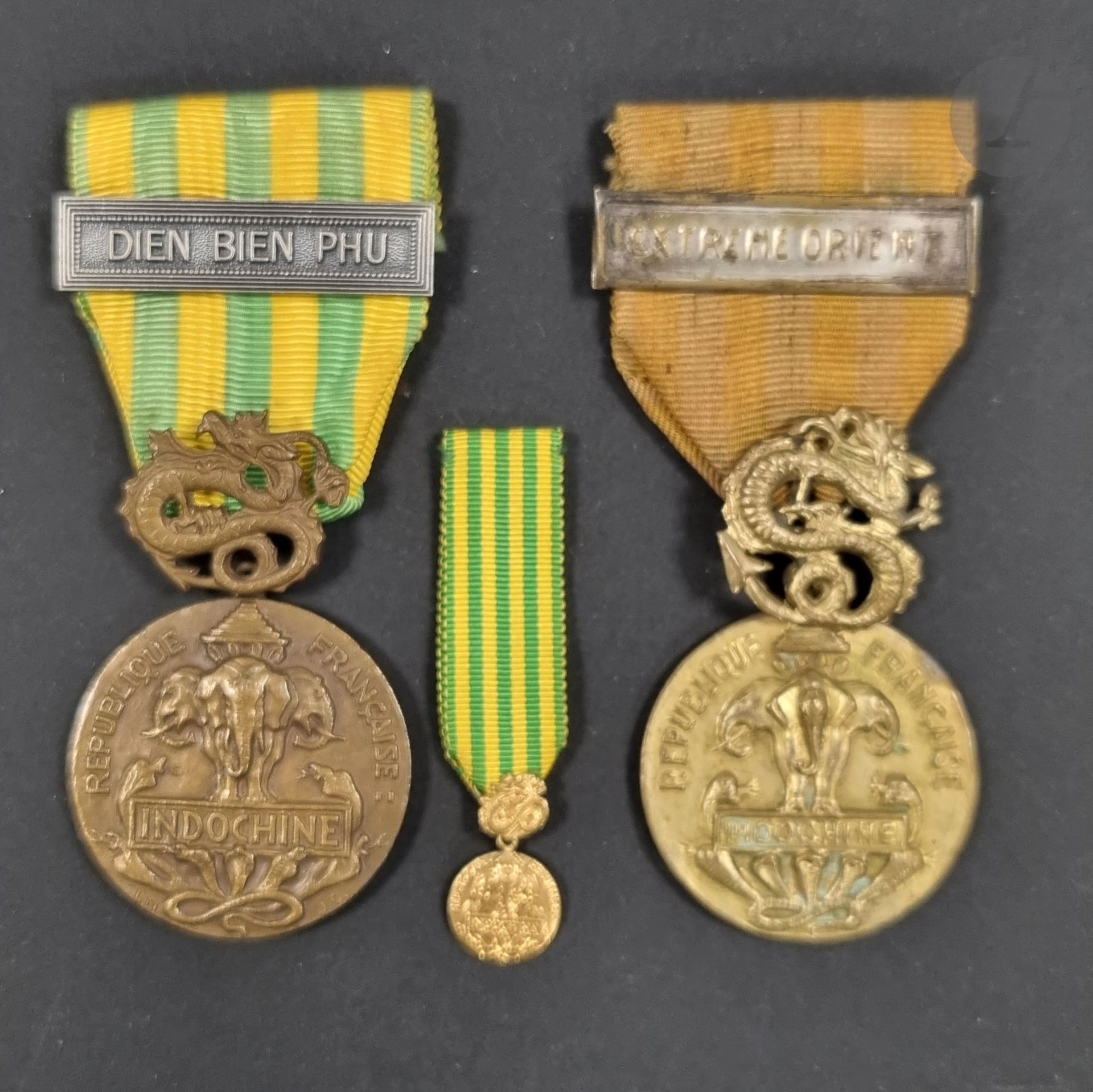 Null FRANCE 
COMMEMORATIVE MEDAL OF THE INDOCHINA CAMPAIGN
Two medals and a mini&hellip;