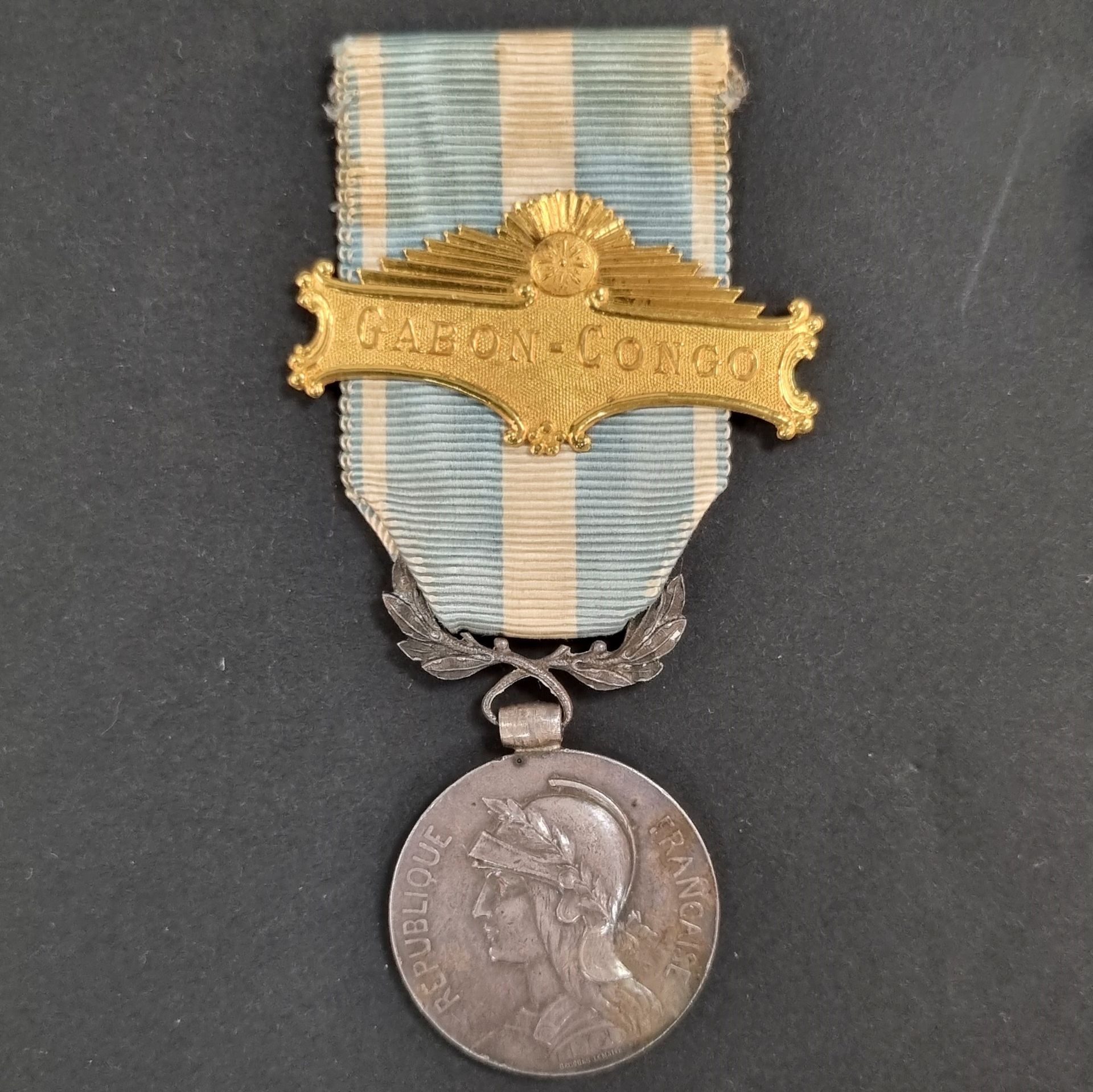 Null FRANCIA 
MEDALLA COLONIAL.
Medalla colonial del 1er tipo.
Ficha sellada por&hellip;