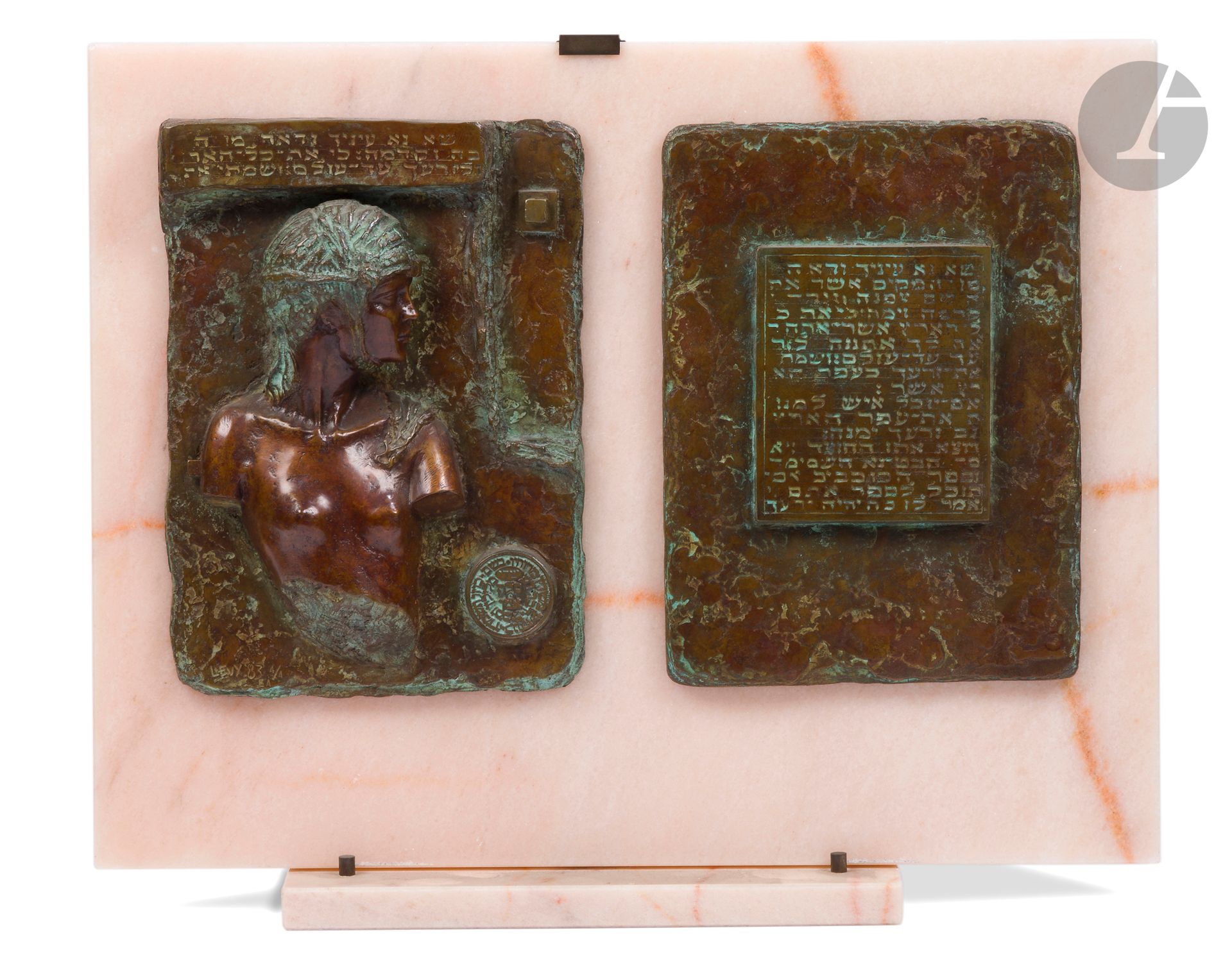 Null Michel LEVY (né en 1949) 
L’Alliance, 1983 
Bas-relief en bronze. 
Signée, &hellip;