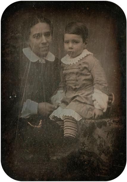 Null Coquet

Mère et son enfant, c. 1850. 

Daguerréotype d'époque dans son cadr&hellip;