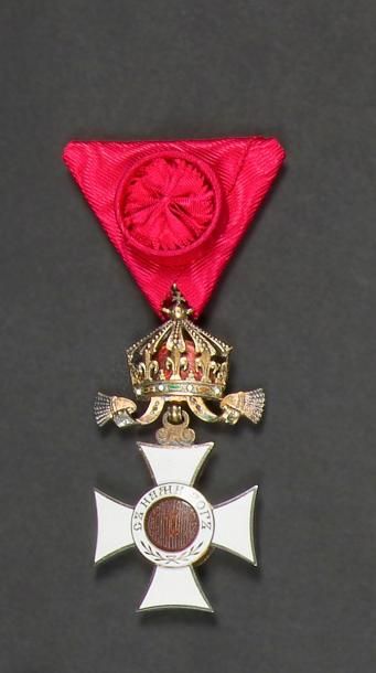 Null BULGARIE 
ORDRE DE SAINT ALEXANDRE, créé en 1881.
Étoile d’officier. 
Verme&hellip;
