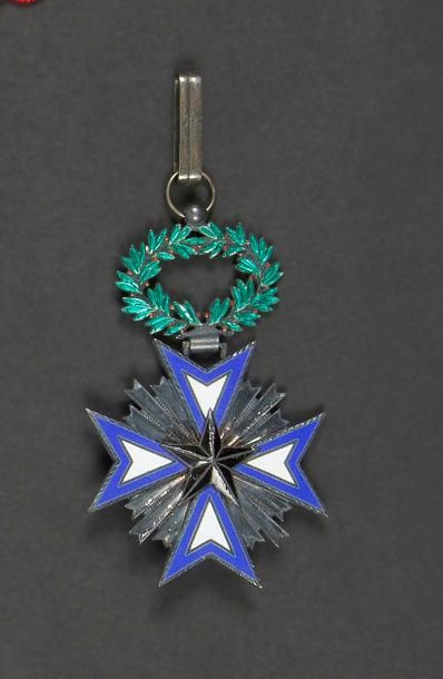 Null BÉNIN
ORDRE DE L’ÉTOILE NOIRE, créé en 1889.
Croix de commandeur. 
Vermeil &hellip;