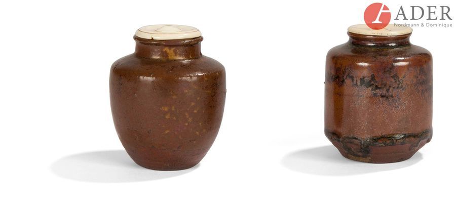 Null JAPON - XIXe siècle
Deux chaïre, l’un de forme cylindrique légèrement évasé&hellip;