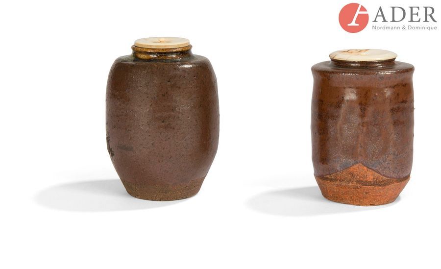 Null JAPON - XIXe siècle
Deux chaïre, l’un cylindrique facetté en grès brun émai&hellip;