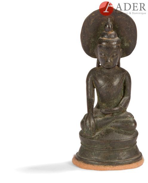 Null BIRMANIE - XIXe siècle
Statuette de bouddha en bronze à patine brune assis &hellip;