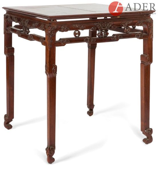 Null CHINE - Début XXe siècle
Table de forme carrée en bois, la bordure à décor &hellip;