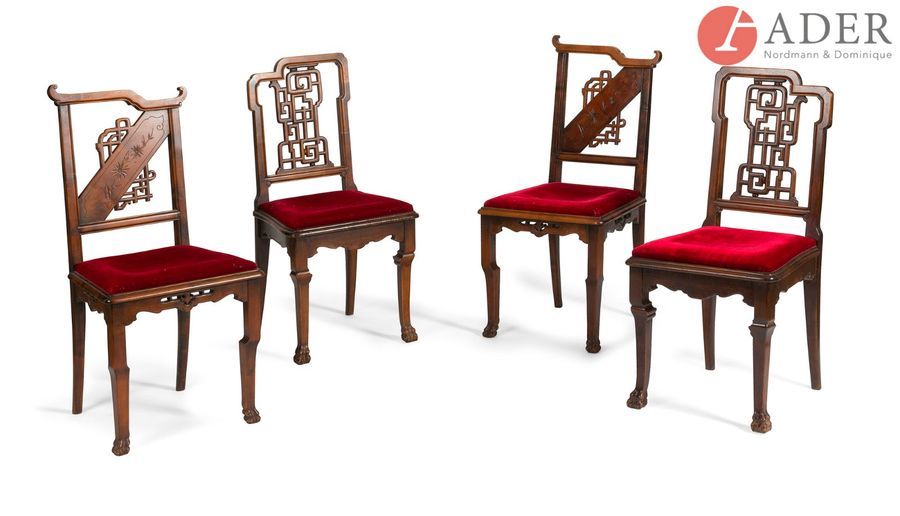 Null CHINE - XXe siècle
Ensemble de salle à manger comprenant : 
- Quatre chaise&hellip;