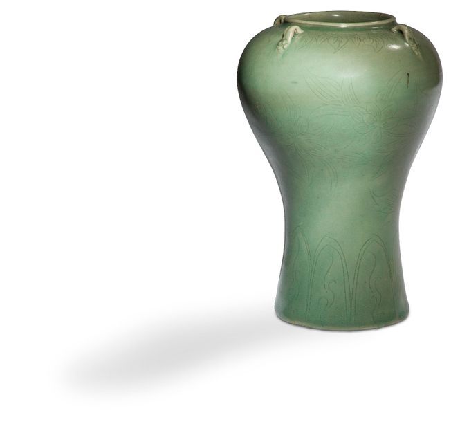 Null CORÉE, XXe
Vase à haute panse en porcelaine émaillée incisée de fleurs. (Éc&hellip;