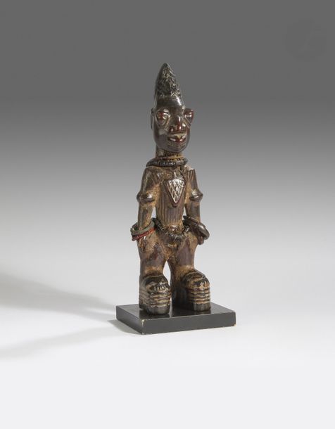 Null Une ancienne statuette Ibedji.
Yoruba, Nigéria
Bois, très belle patine d’us&hellip;