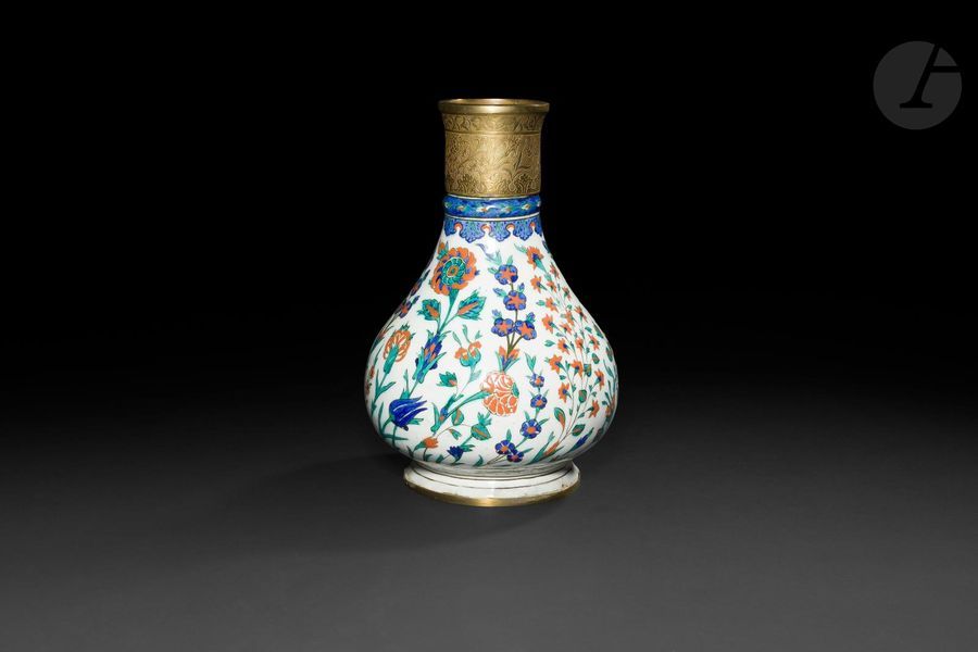 Null Vase à décor floral, Turquie ottomane, Iznik, vers 1575
Vase à large col cy&hellip;