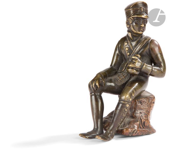 Null Chasseur assis buvant à sa gourde
Petit sujet en bronze à patine brune.
Hau&hellip;