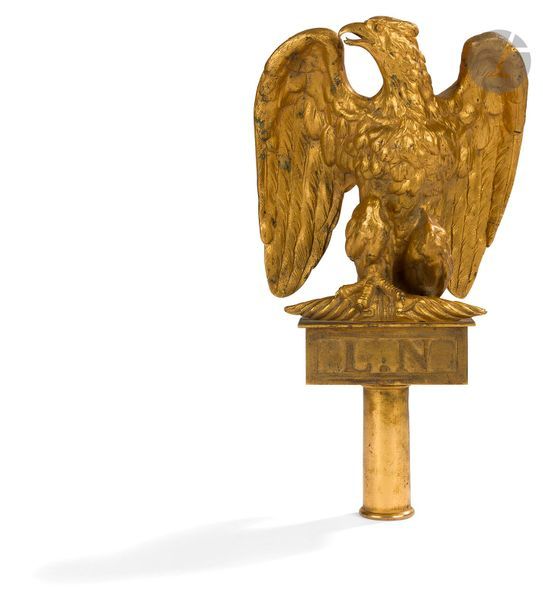 Null Aigle de drapeau.
En bronze doré et ciselé. 
Caisson au chiffre « L.N » de &hellip;