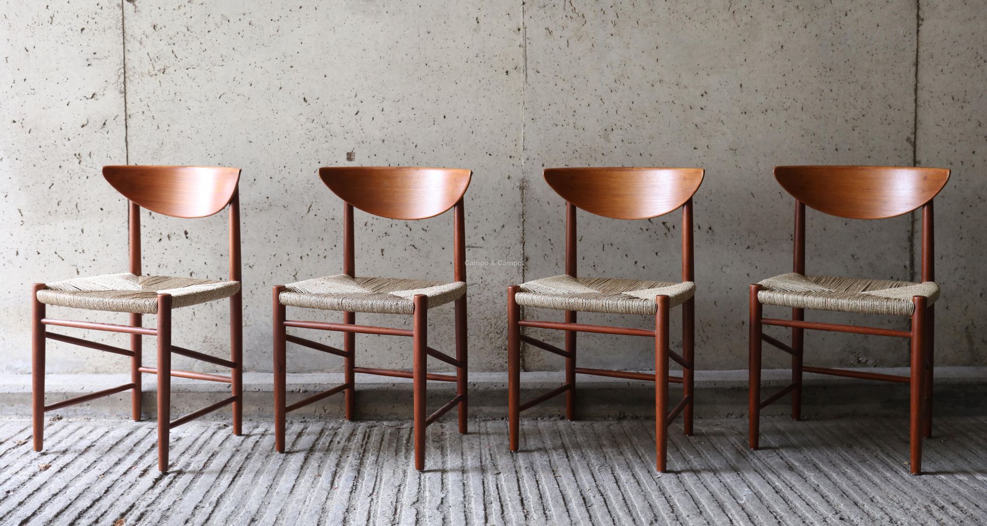 VARIA Ensemble de quatre chaises de salle à manger 'Model 316' en teck par Peter&hellip;