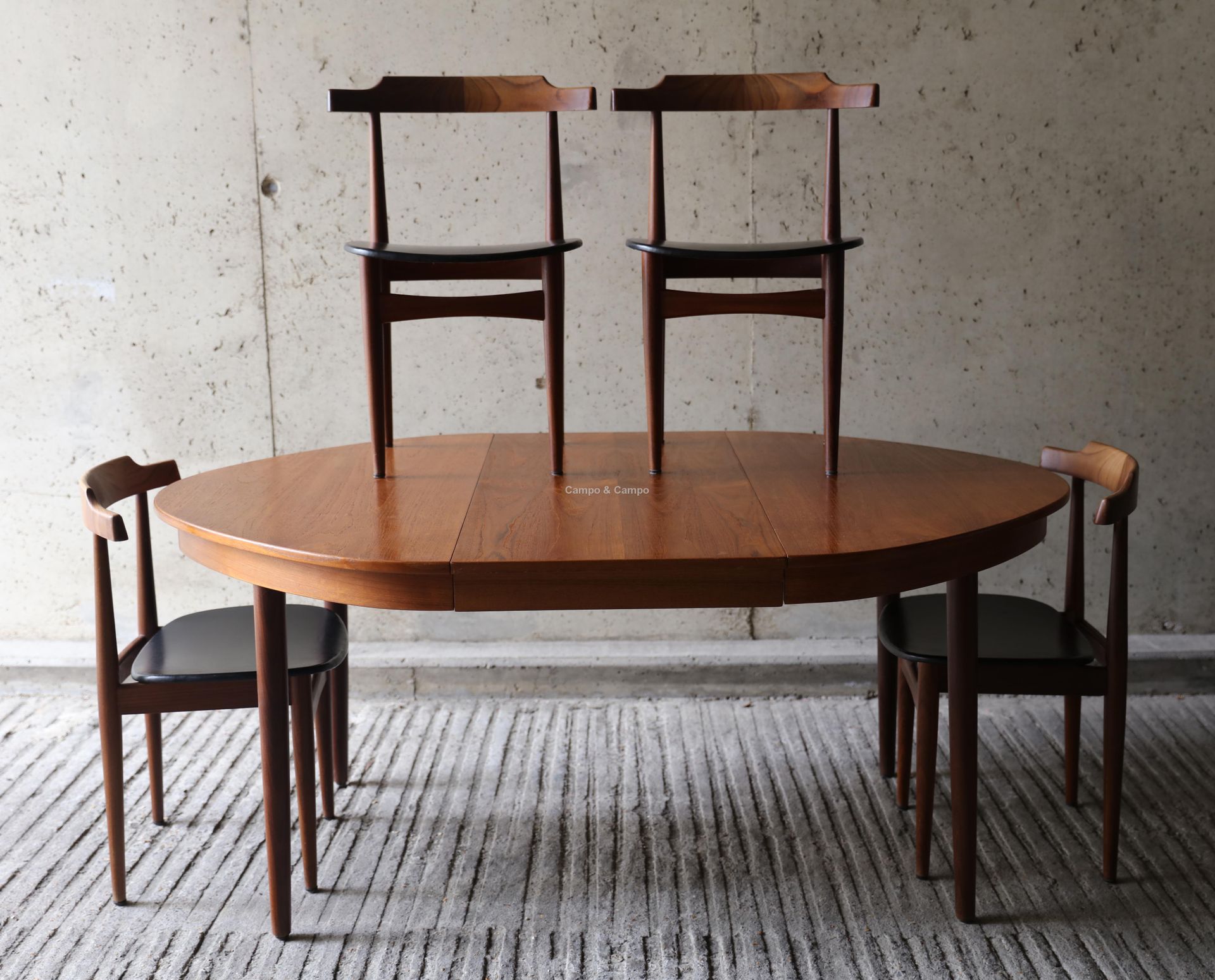 VARIA Table à dîner extensible et quatre chaises en teck par Frem Røjle, Danemar&hellip;