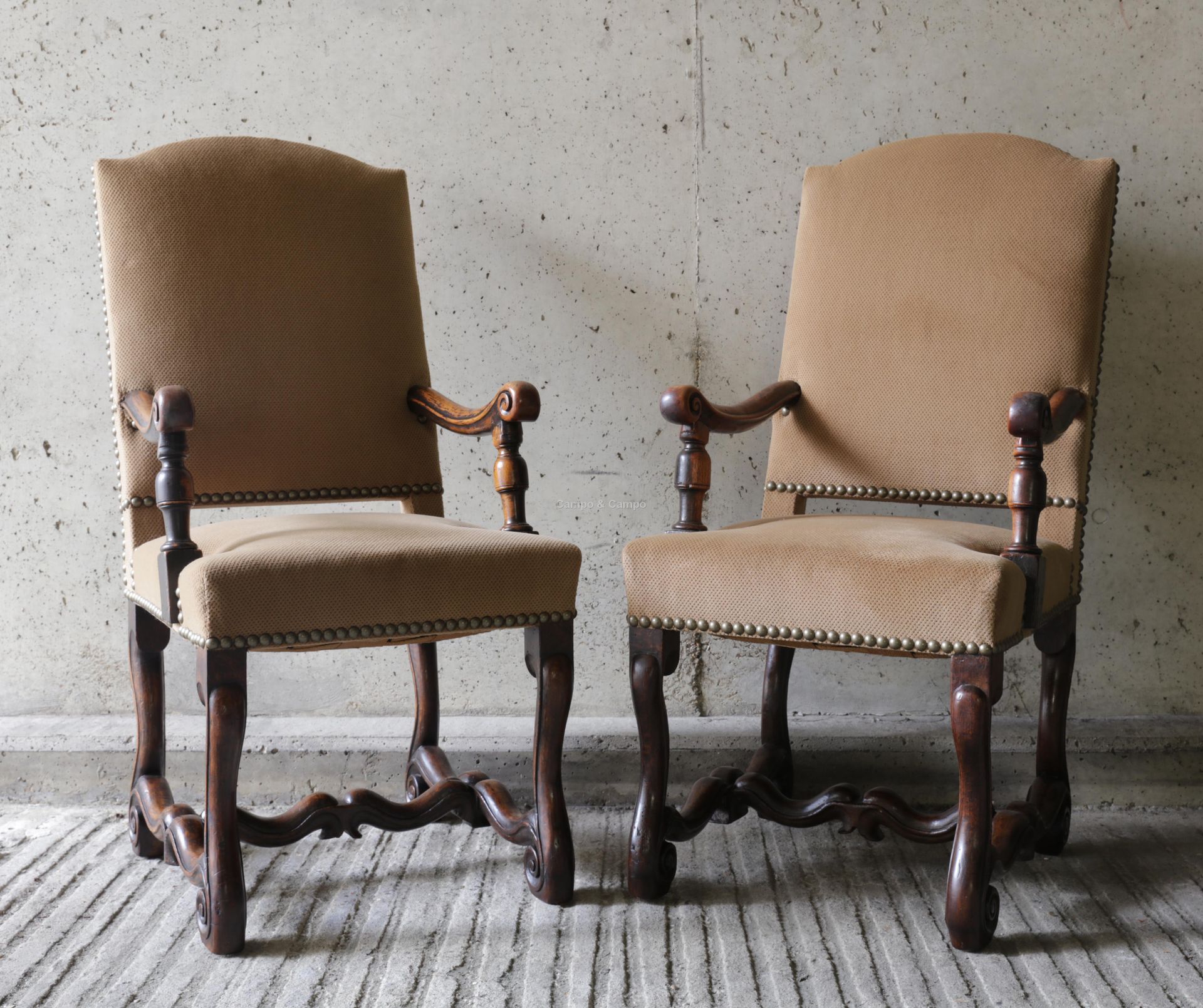 VARIA Pair of armchairs in oak recently covered
Paar armstoelen van eikenhout re&hellip;
