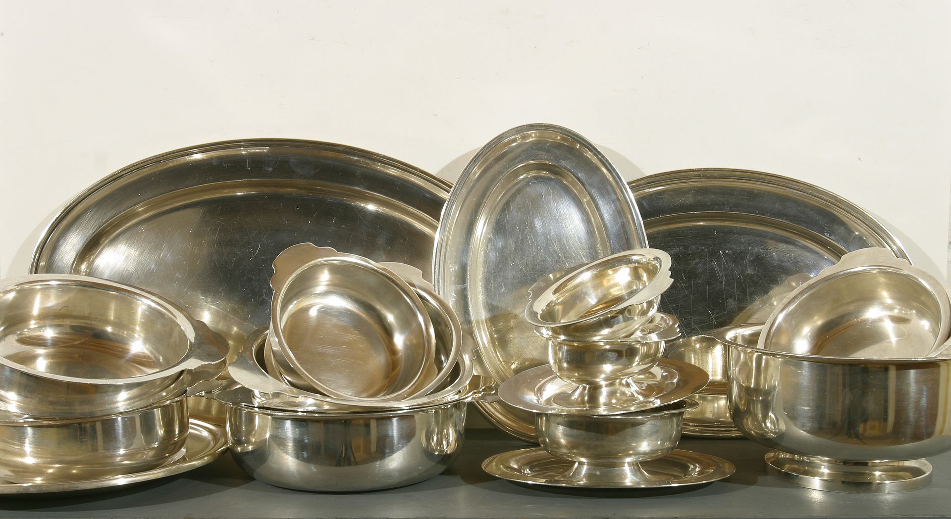 VARIA Wiskemann set (18 pieces). Tray, sauce boats, tureen, charcuterie trays, e&hellip;