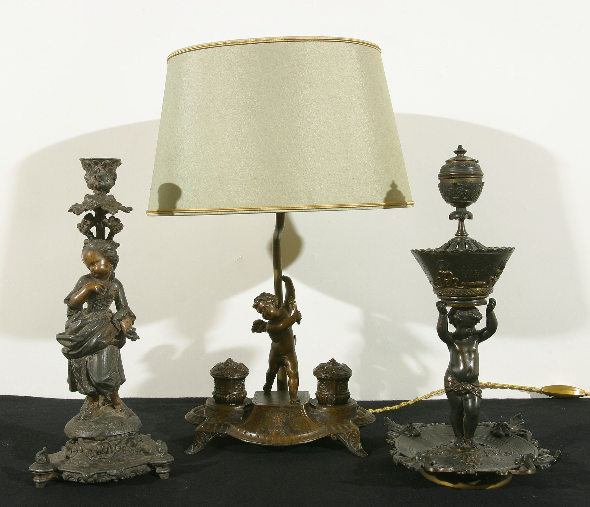 VARIA 1887-1972 Set of 3 lighting pieces. Desk lamp formed by an inkwell. Oil la&hellip;